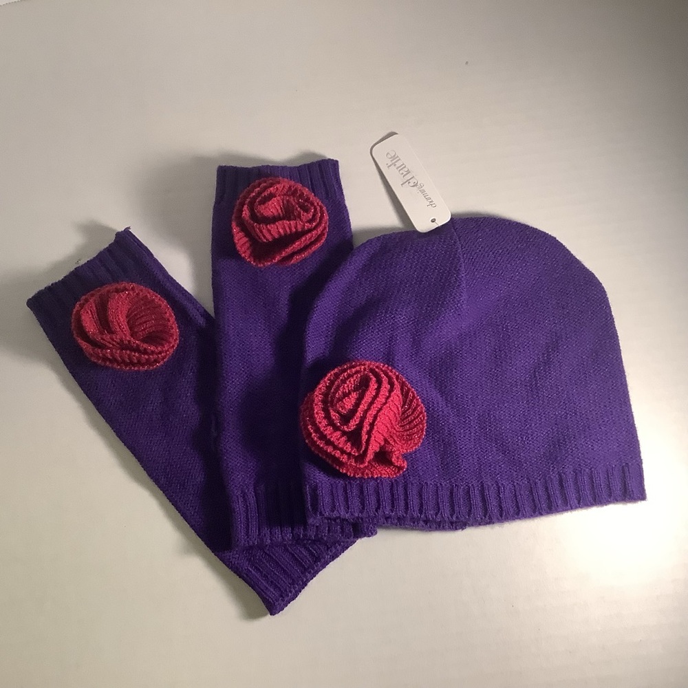 Charming Charlie Hat And Gloves Fingers Out Cold Weather Set Purple/Cranberry